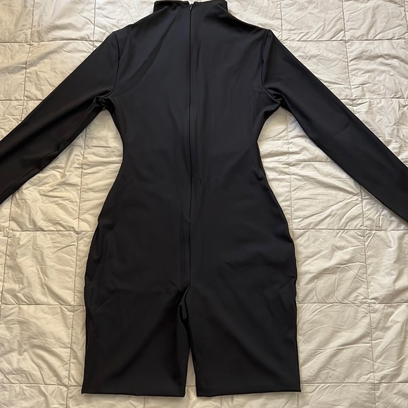 SKIMS ALL-IN-ONE LONG SLEEVE MID THIGH ONESIE - Picture 10 of 15